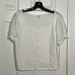 ACW EXTRA LARGE WHITE FAUX BUTTON BLOUSE